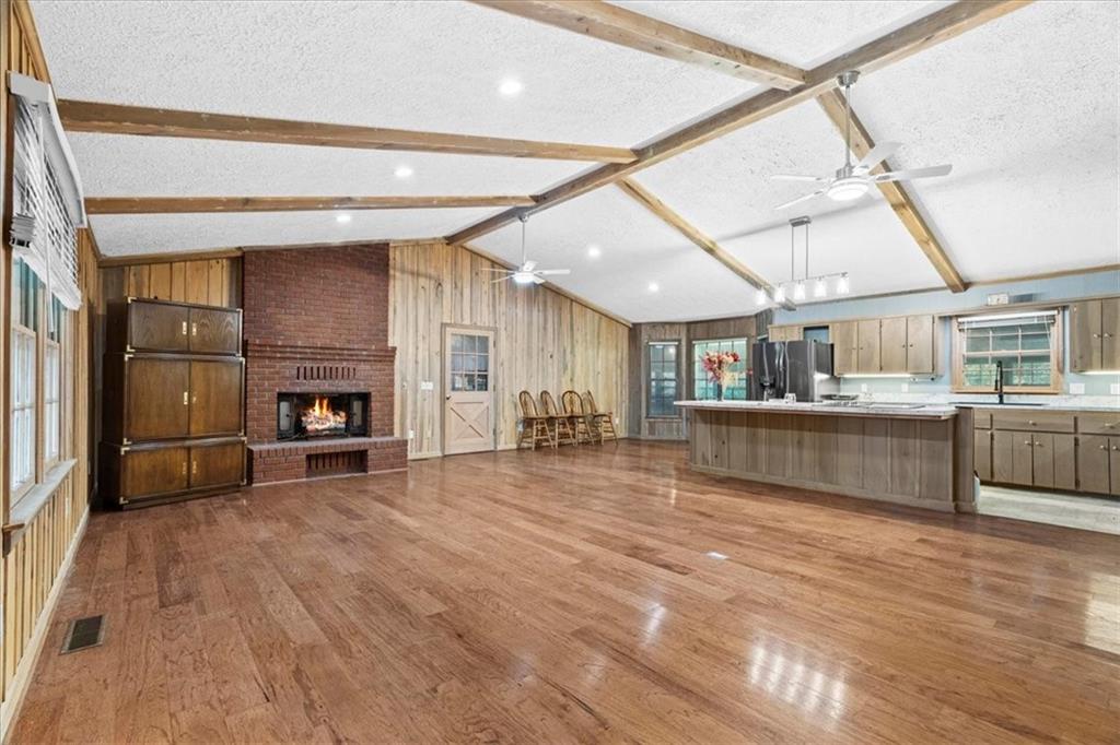 130 Versallies Drive NE
