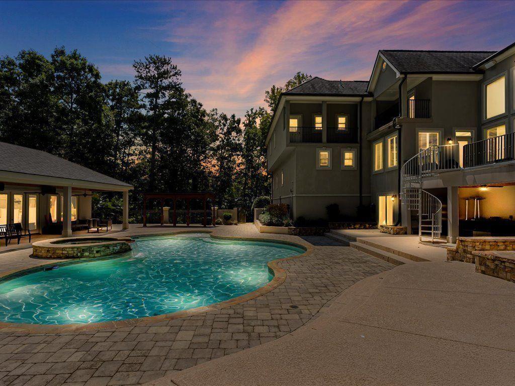 330 N Peachtree Parkway