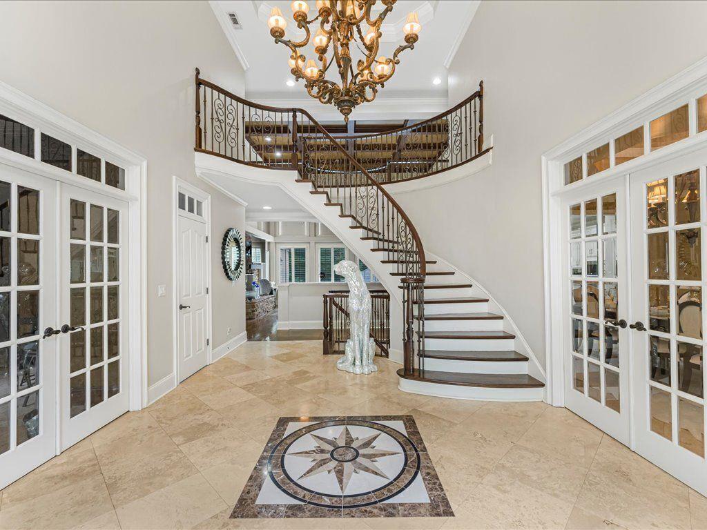 330 N Peachtree Parkway