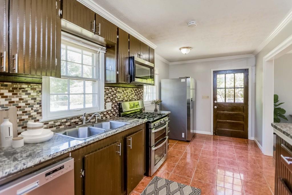 5702 Forest Drive, Acworth, Georgia image 4