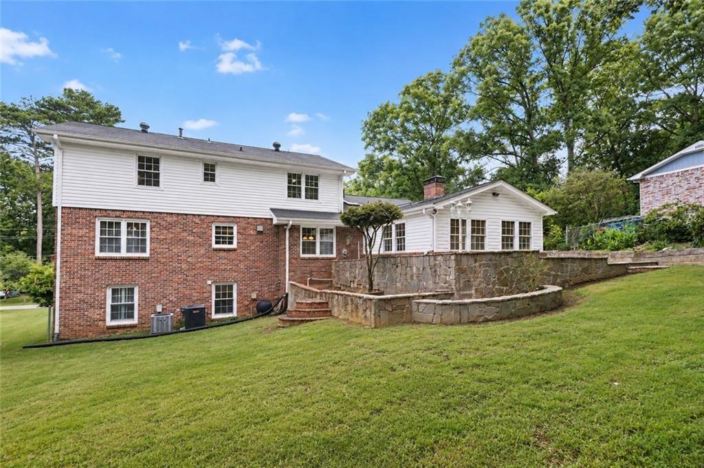 1683 Oak Ridge Circle SW