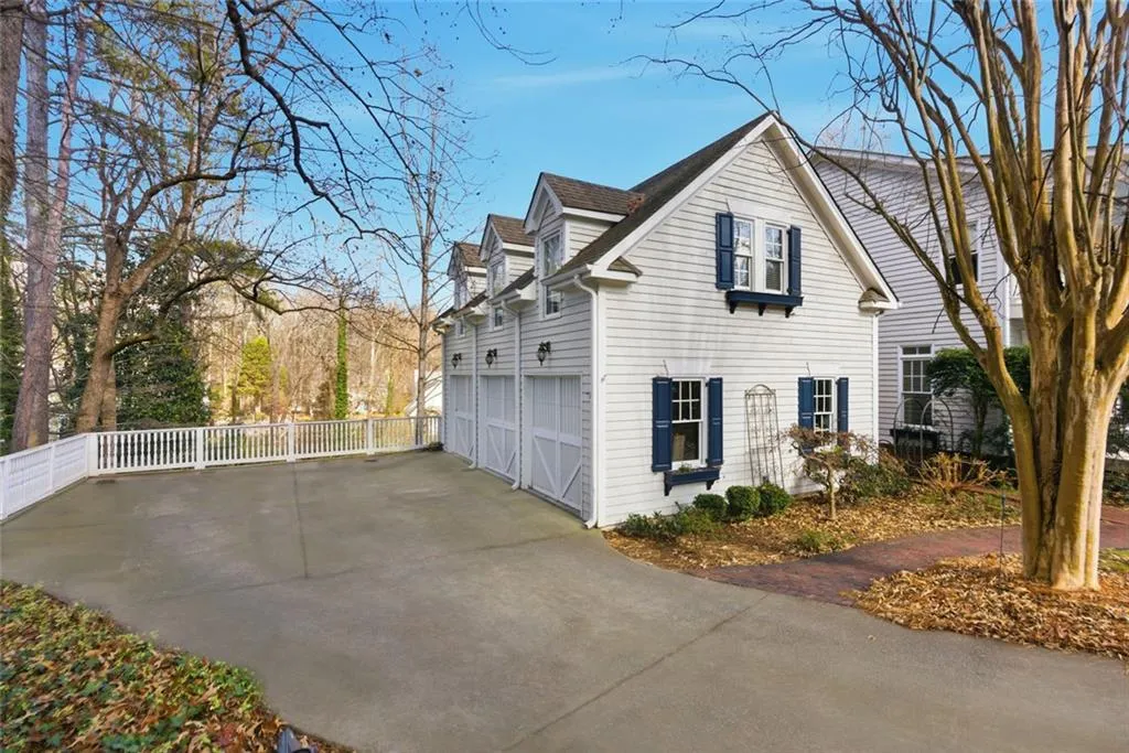 Roswell, Georgia 30075, United States, 5 Bedrooms Bedrooms, ,5 BathroomsBathrooms,Residential,Active,252314