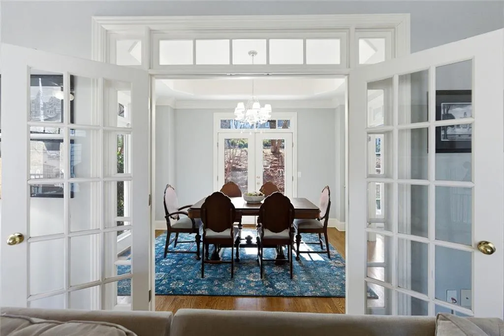 Roswell, Georgia 30075, United States, 5 Bedrooms Bedrooms, ,5 BathroomsBathrooms,Residential,Active,252314