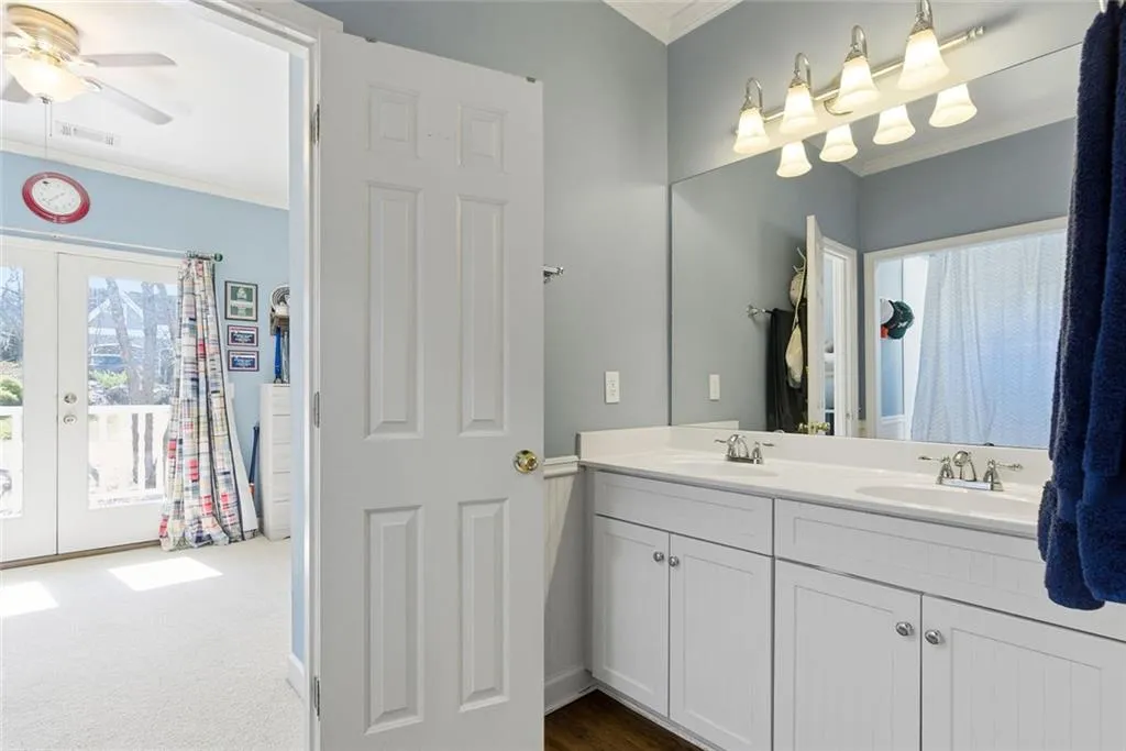 Roswell, Georgia 30075, United States, 5 Bedrooms Bedrooms, ,5 BathroomsBathrooms,Residential,Active,252314