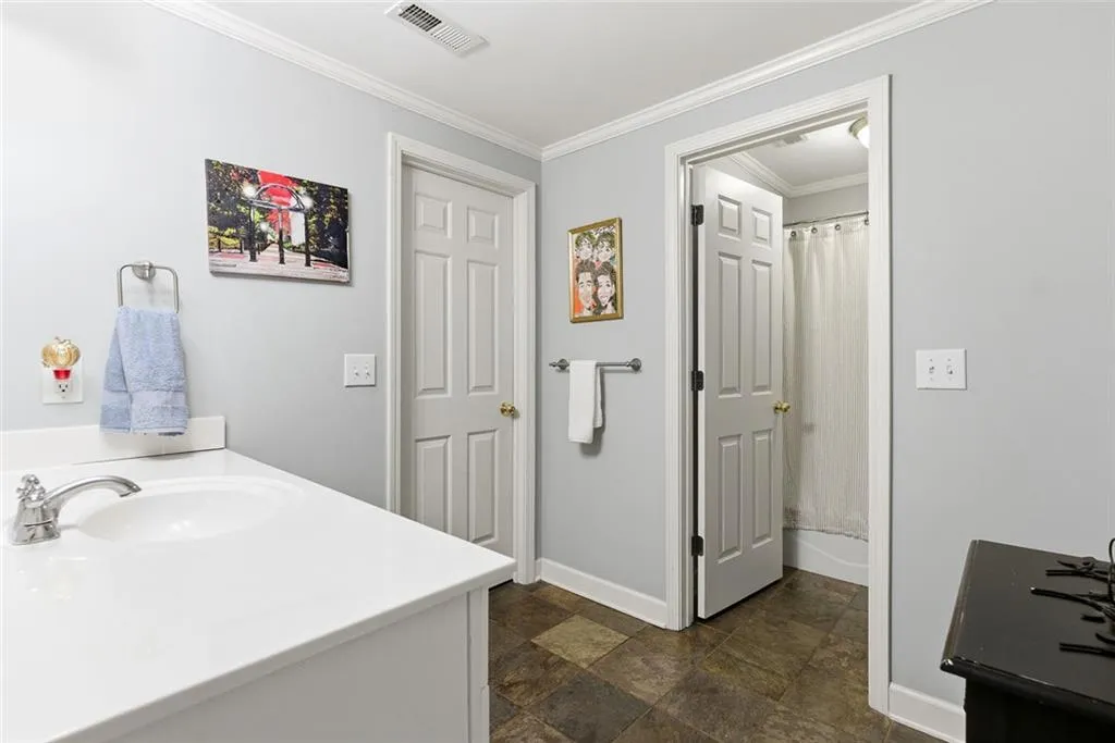 Roswell, Georgia 30075, United States, 5 Bedrooms Bedrooms, ,5 BathroomsBathrooms,Residential,Active,252314