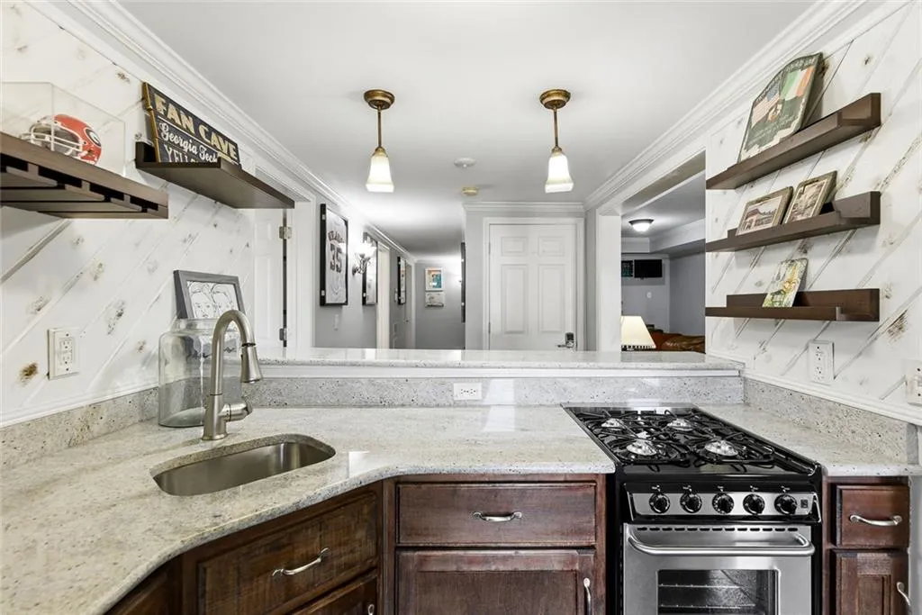 Roswell, Georgia 30075, United States, 5 Bedrooms Bedrooms, ,5 BathroomsBathrooms,Residential,Active,252314