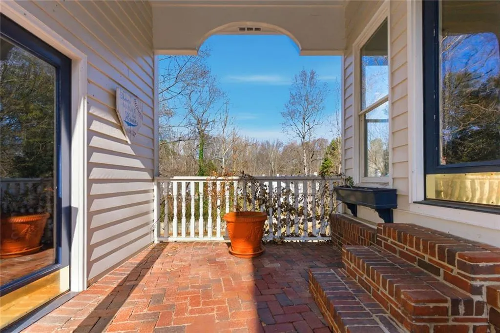 Roswell, Georgia 30075, United States, 5 Bedrooms Bedrooms, ,5 BathroomsBathrooms,Residential,Active,252314