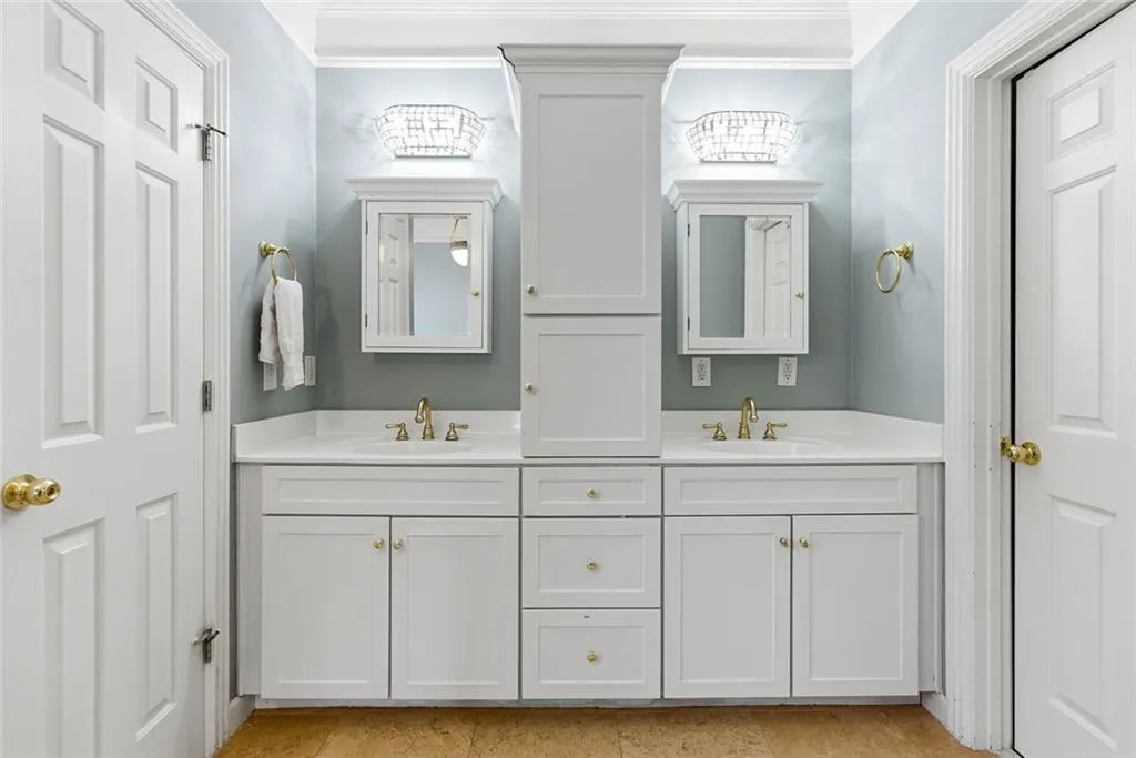 Roswell, Georgia 30075, United States, 5 Bedrooms Bedrooms, ,5 BathroomsBathrooms,Residential,Active,252314