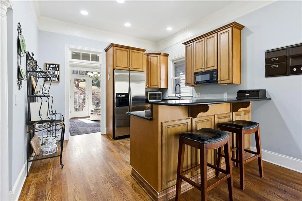 Roswell, Georgia 30075, United States, 5 Bedrooms Bedrooms, ,5 BathroomsBathrooms,Residential,Active,252314