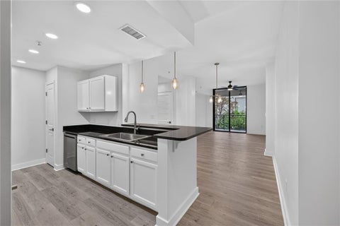 Condo For Sale - 3040 Peachtree Road #313<br/> Atlanta, GA 30305