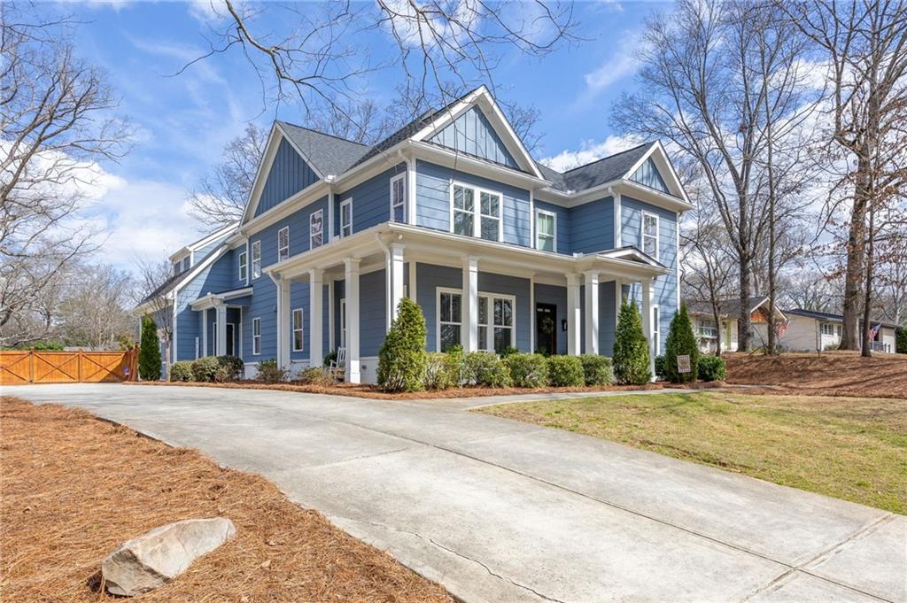 1129 Oakdale Drive SE