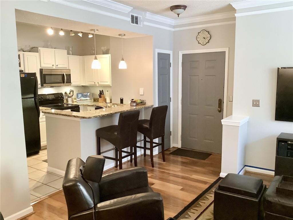 955 Juniper Street NE 1114