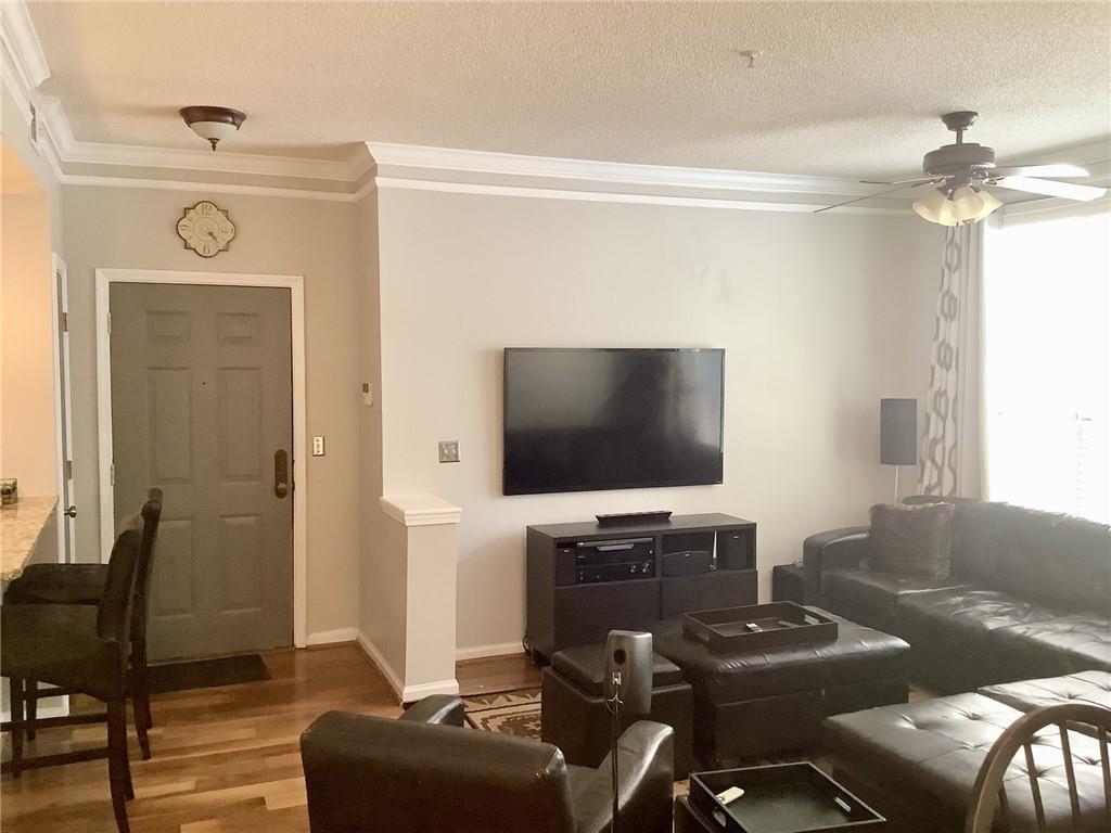 955 Juniper Street NE 1114