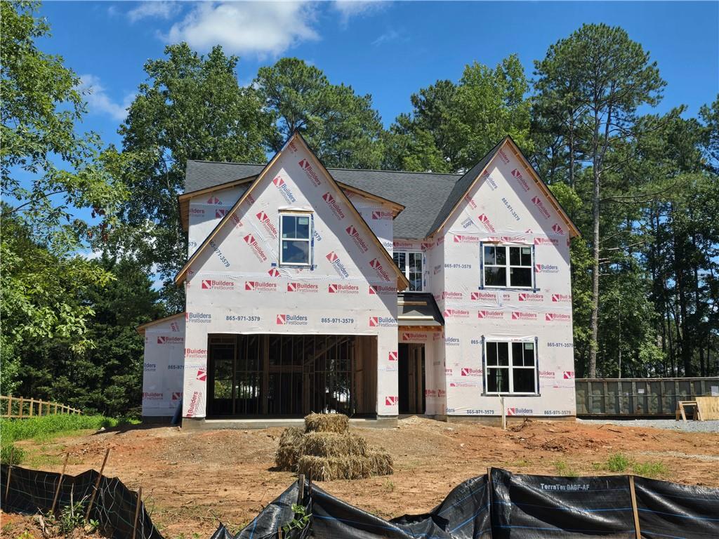 New Construction - Modern farmhouse plan that has 5 Bedrooms & 5 Full Bathrooms. Property features an open kitchen, Quartz Counter tops, Tile back splash, SS appliances, double oven, gas cook-top, Large Island w/ views to the family room. Full bed/bath on the main level. Large owner's suite and private owner's bath with large walk-In closet, freestanding tub. Laundry on the upper level. Large two car garage plus flat level back yard, ready for a pool! 0.656-acre lot, quiet neighborhood with NO HOA, close to shopping and restaurants. Southern Living Custom Builder
