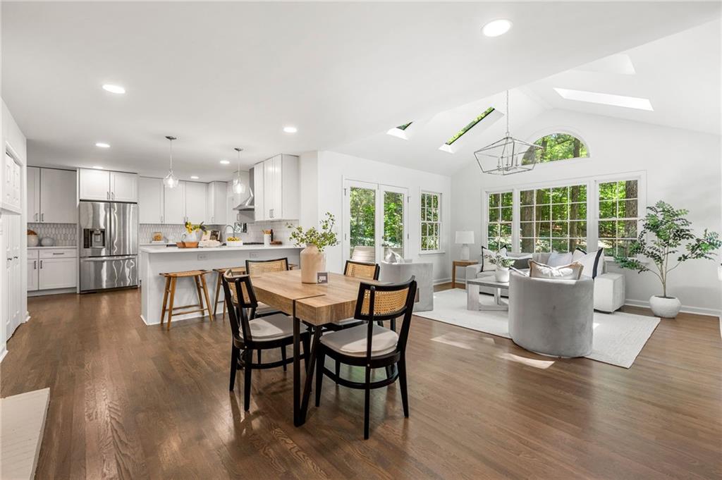 893 Vistavia Circle