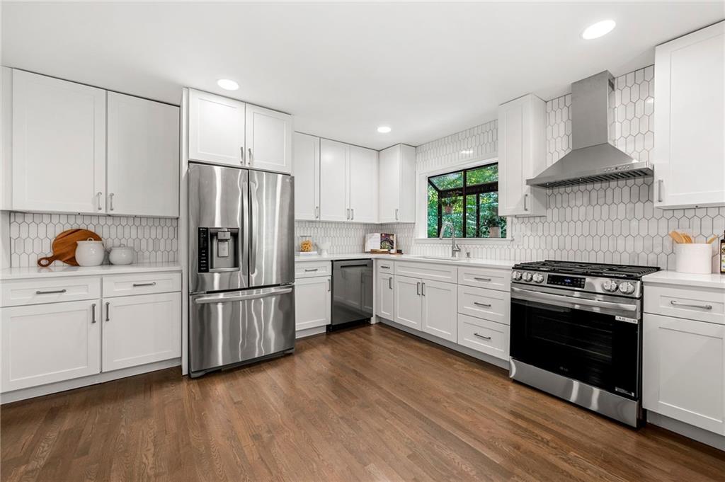 893 Vistavia Circle