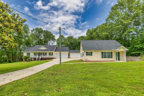 A home in Hoschton