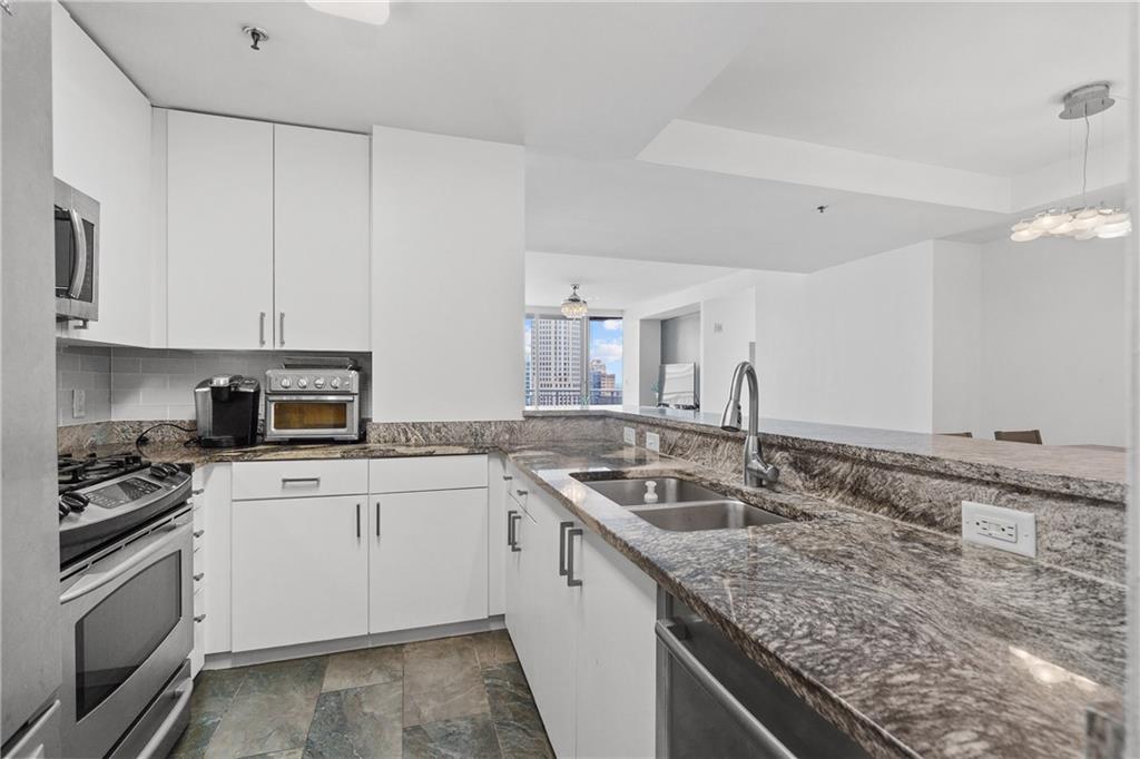 3338 Peachtree Road 2005