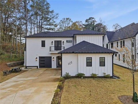 Homes For Sale - 125 Thome Drive<br/> Alpharetta, GA 30022