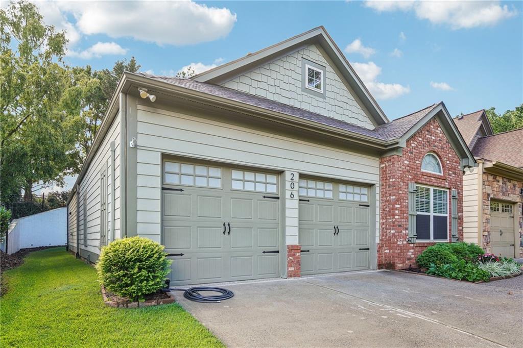 206 Oakleaf Drive