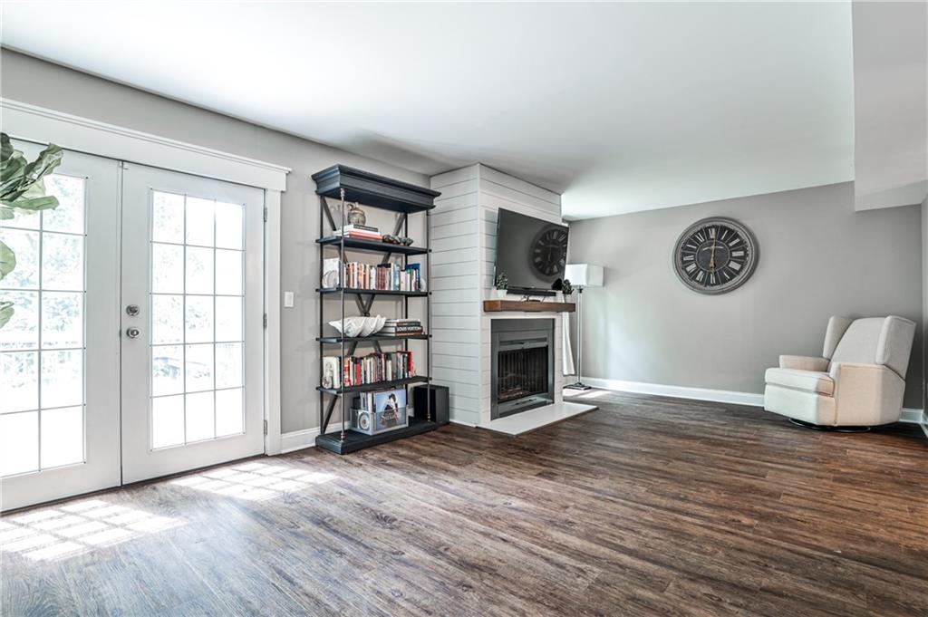 2302 Colonial Drive NE