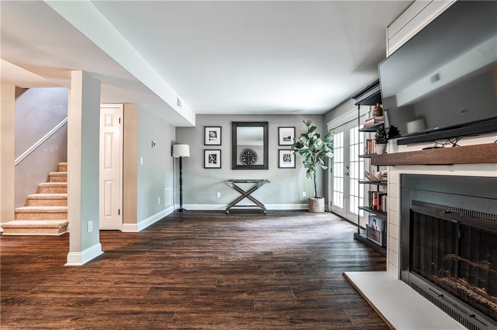 2302 Colonial Drive NE