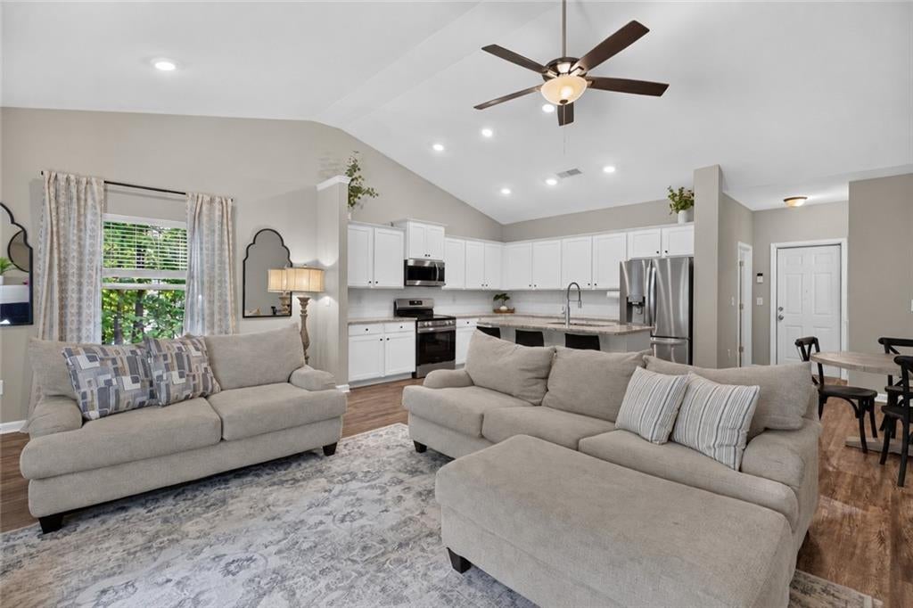 432 Clematis Ct