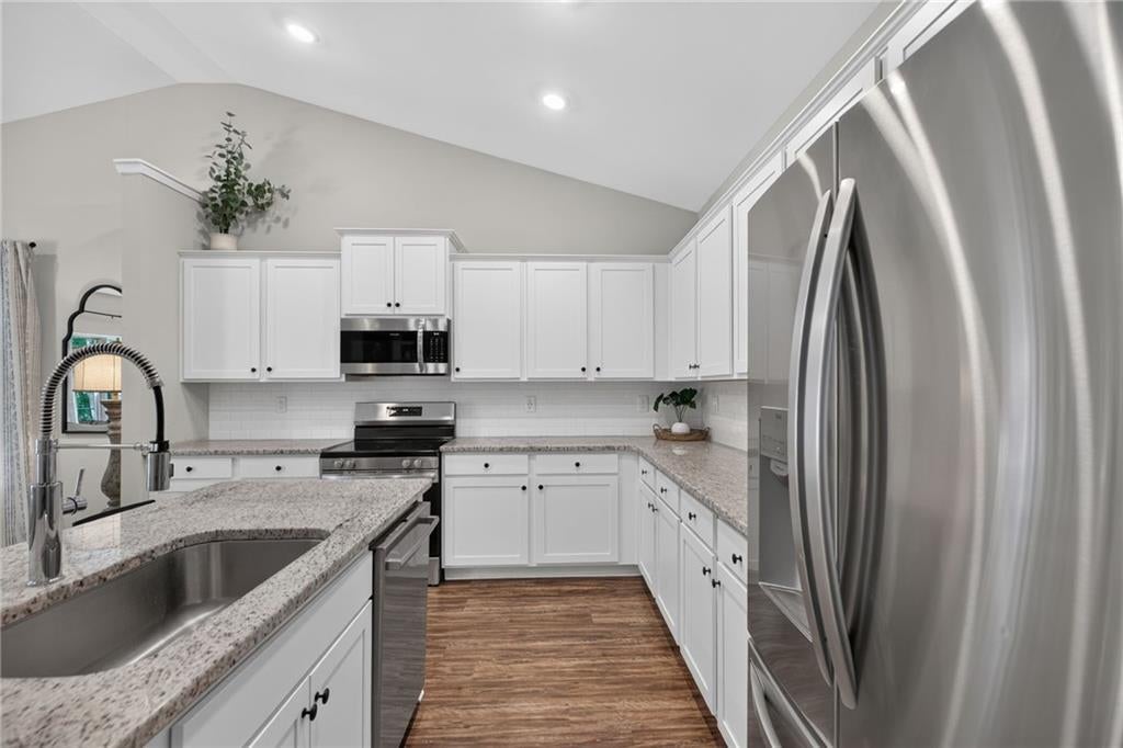 432 Clematis Ct