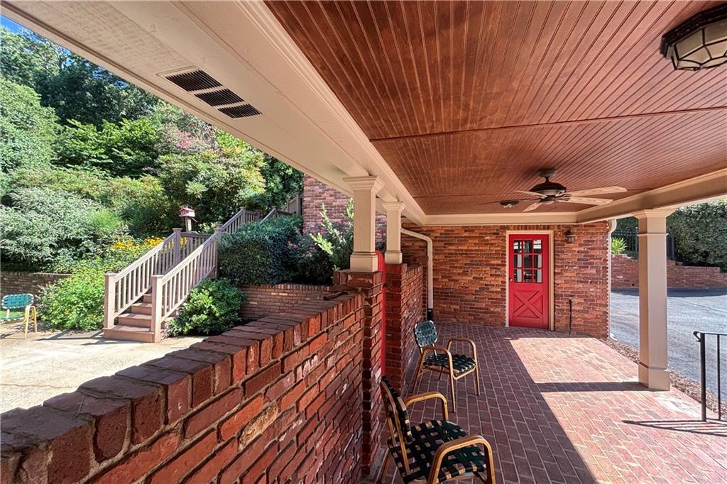 575 Woodvalley Drive SW
