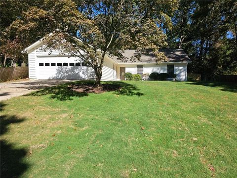 Photo of 620 Lake Forest Court, Roswell, GA 30076 (MLS # 7653232)