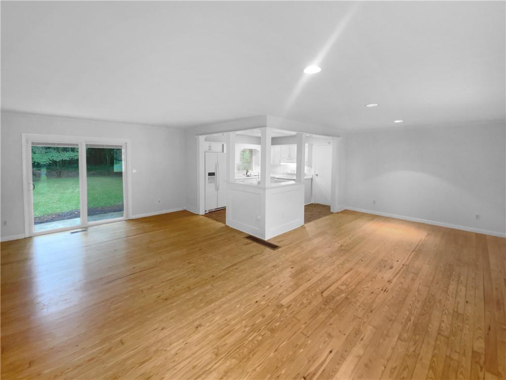 2060 Devore Drive, Marietta, Georgia image 3