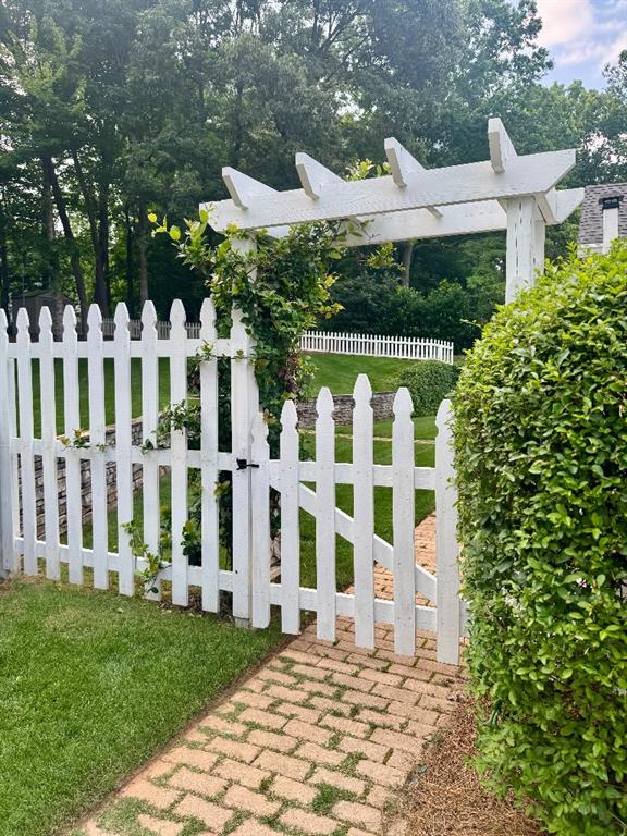WEST HAMPTON - Residential