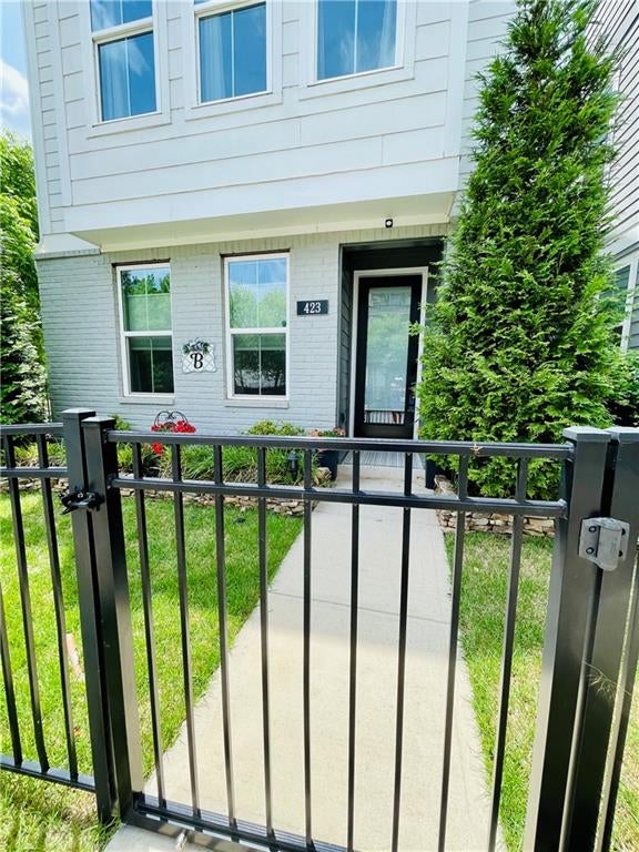 423 HARGROVE Lane