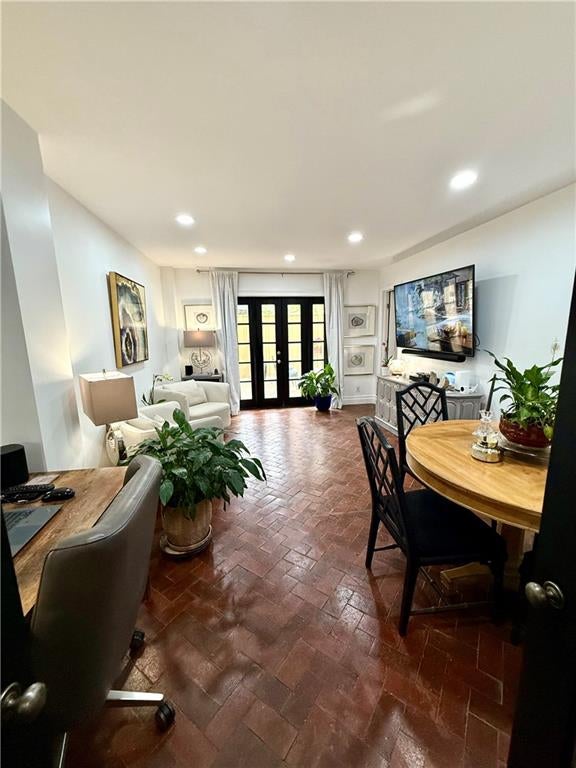 2285 Peachtree Road NE 305