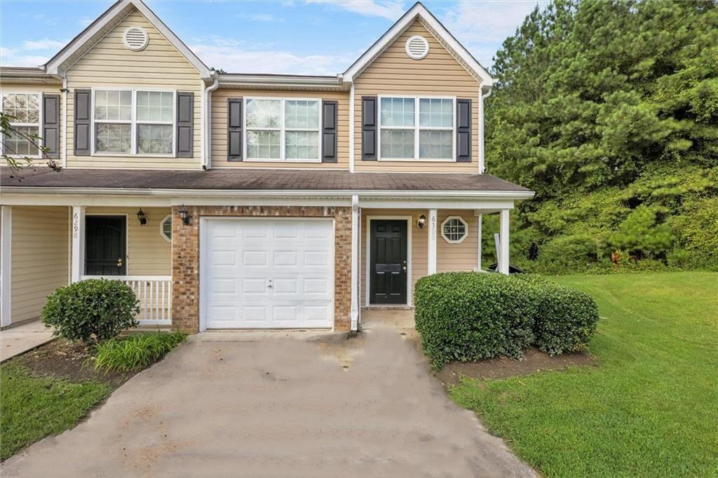 End unit- Wonderful 3b 2.5ba townhome convenient to I-85, shops and amenities. Very spacious and open plan. Large master bedroom with vaulted ceilings and his/her closets. Garden tub/shower in master. Laundry: washer and dryer included upstairs near the bedrooms. Spacious one car garage, very private rear yard with lots of green space. Room to park three cars off street (counting garage space). For sale or for rent