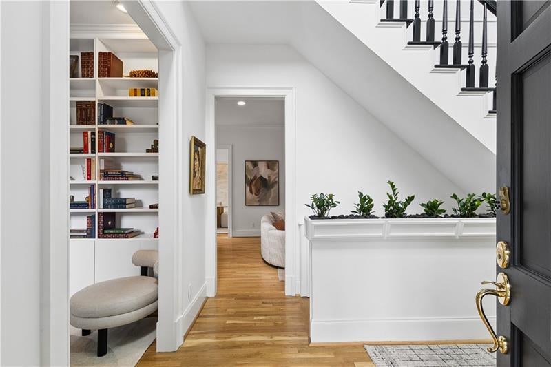 317 Beverly Road NE