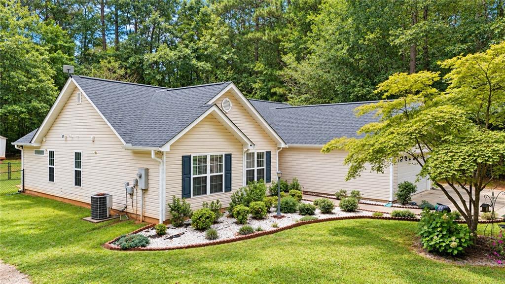 2205 Maris Way