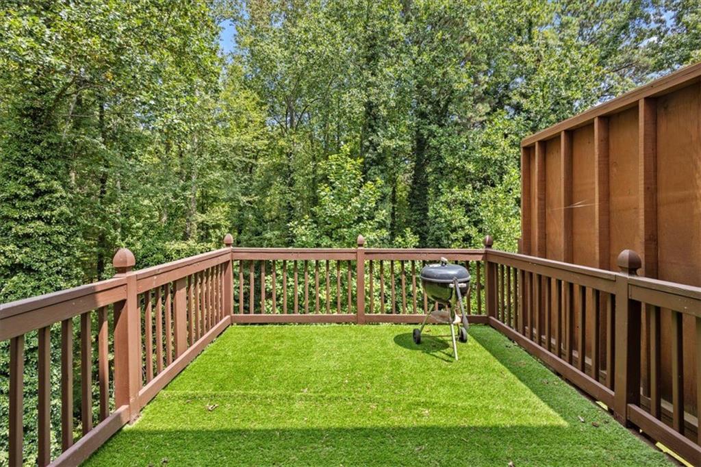 873 Edgewater Circle