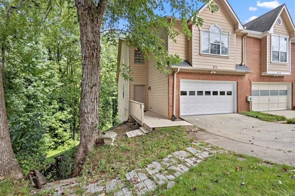 873 Edgewater Circle