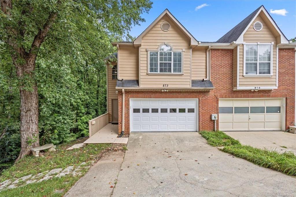 873 Edgewater Circle