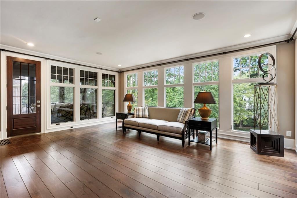 1125 Lake Shore Overlook
