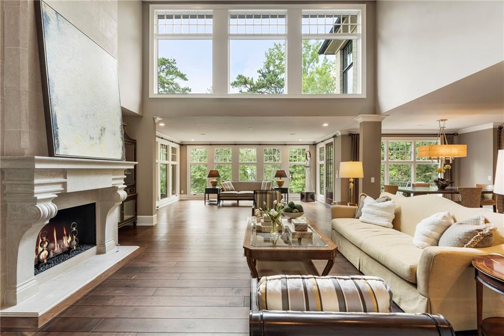1125 Lake Shore Overlook