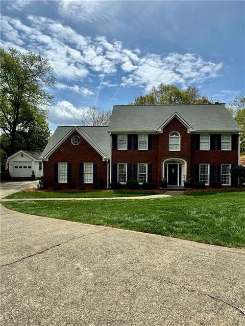 Homes For Sale - 2116 Candlewood Court<br/> Marietta, GA 30066