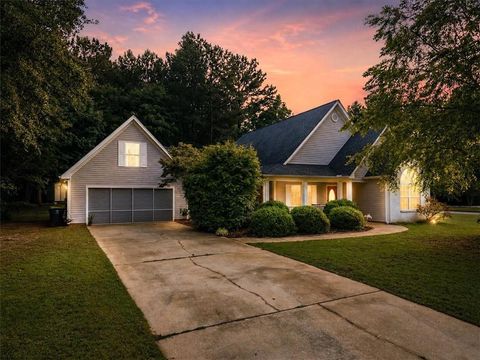 Homes For Sale - 300 Cobb Court<br/> Hampton, GA 30228