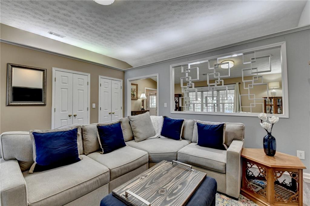 305 Morning Glen Drive, Suwanee, Georgia image 11