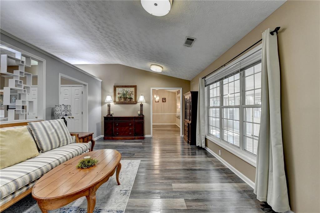 305 Morning Glen Drive, Suwanee, Georgia image 37