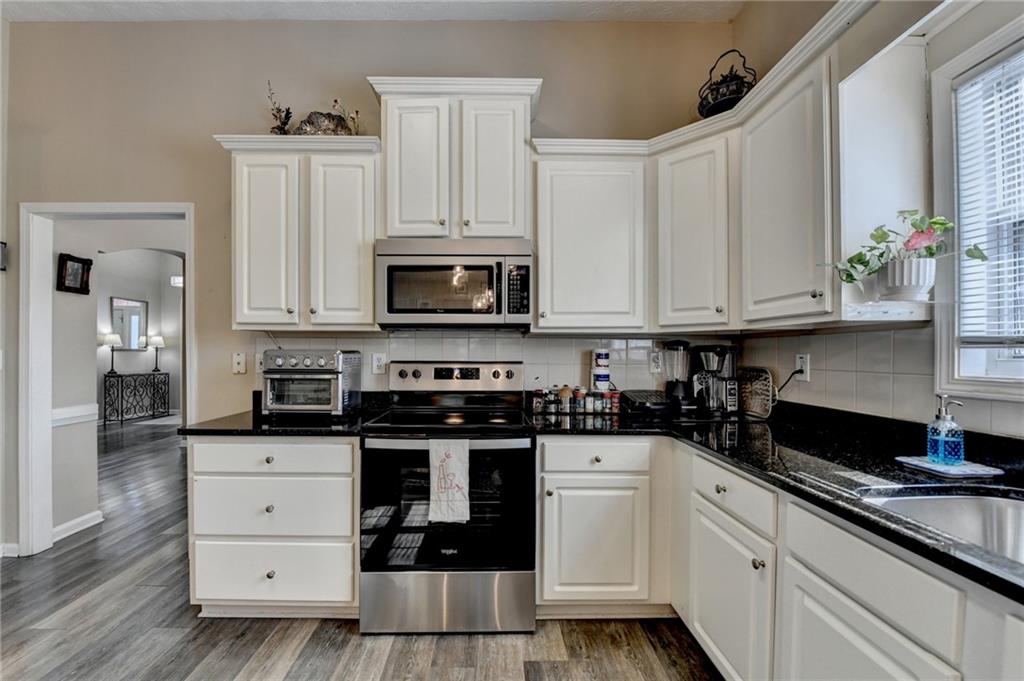 305 Morning Glen Drive, Suwanee, Georgia image 25