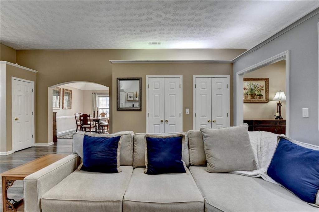 305 Morning Glen Drive, Suwanee, Georgia image 12