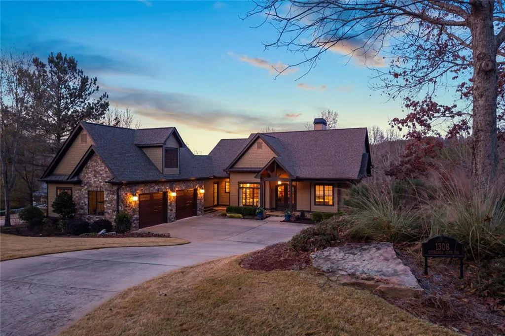 Toccoa, Georgia 30577, United States, 5 Bedrooms Bedrooms, ,4 BathroomsBathrooms,Residential,Active,254771