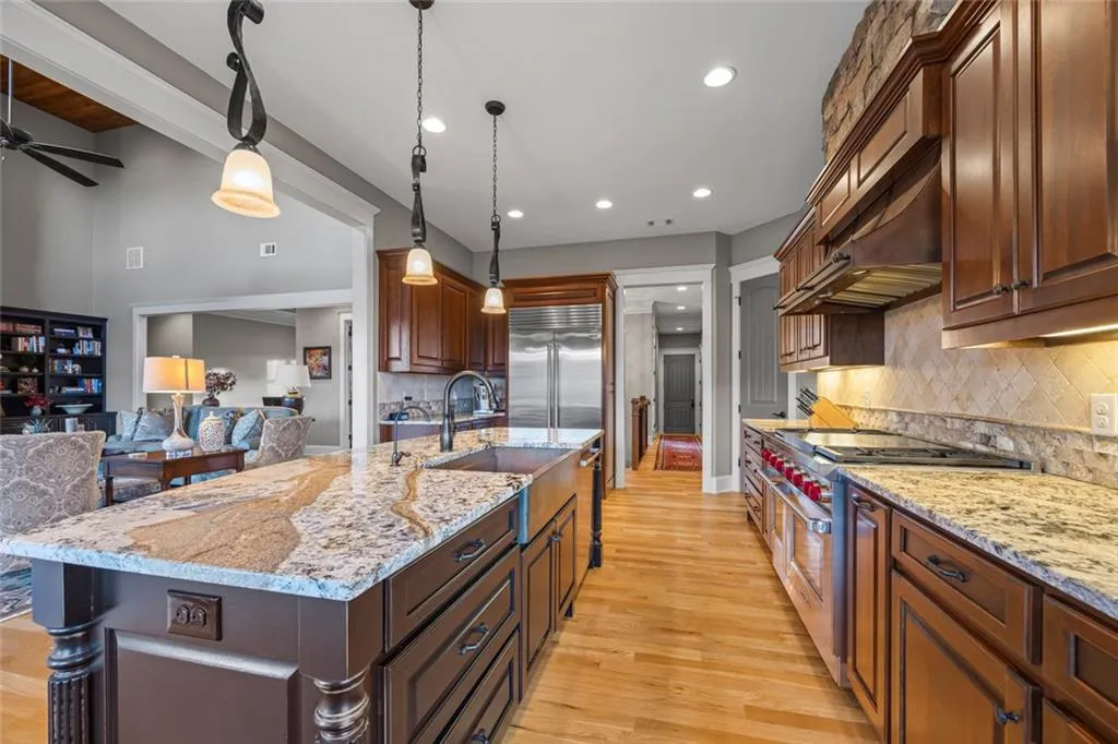 Toccoa, Georgia 30577, United States, 5 Bedrooms Bedrooms, ,4 BathroomsBathrooms,Residential,Active,254771